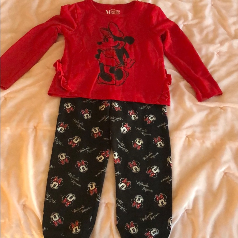 4T Minnie Mouse set.